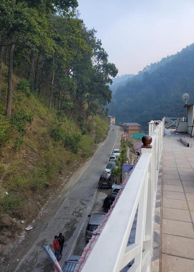 7 Hills Hotel And Resort ลันส์โดว์นี ภายนอก รูปภาพ