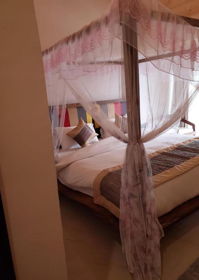 7 Hills Hotel And Resort ลันส์โดว์นี ภายนอก รูปภาพ